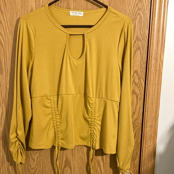 full circle Ttends Tops - Full Circle Trends Top